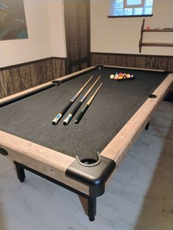 Foldable pool table