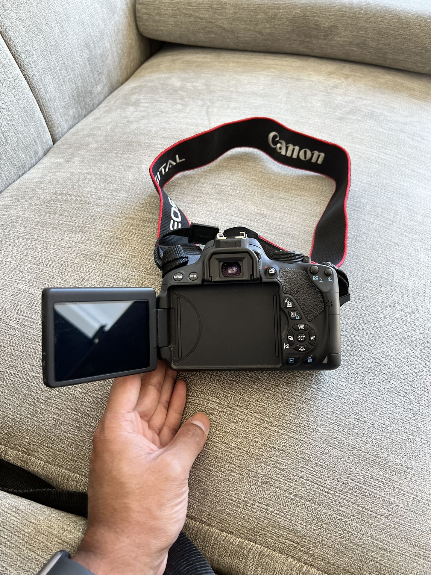 Canon EOS 700 D (Rebel T5i) With Photography Package