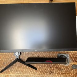 LG UltraGear 32GP83B 31.5” Gaming Monitor  