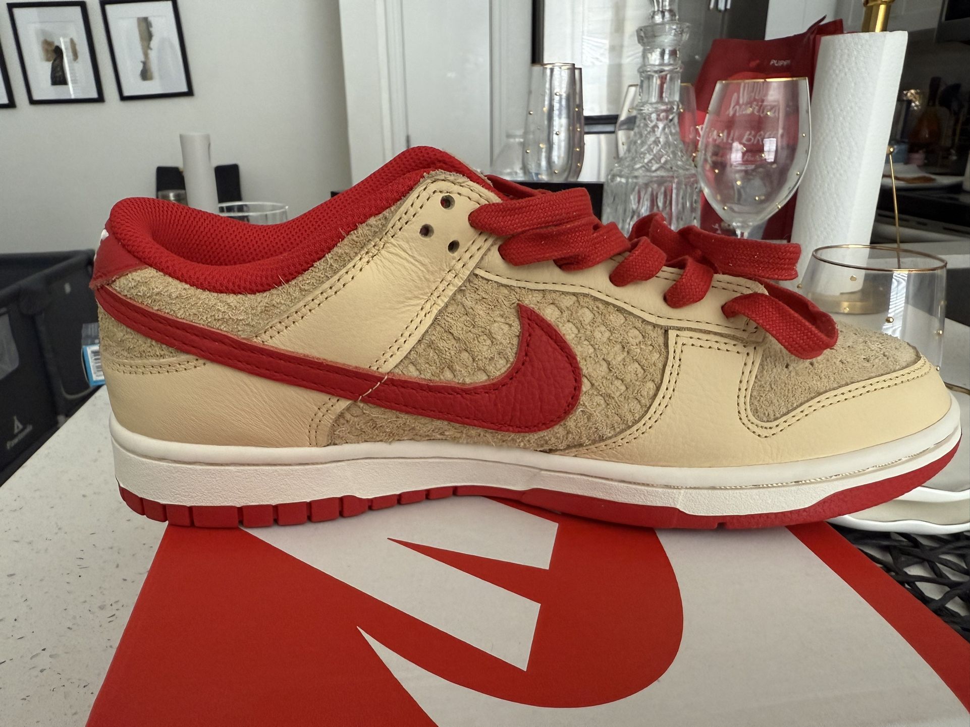 Nike Dunk Pale Vanilla/University Red