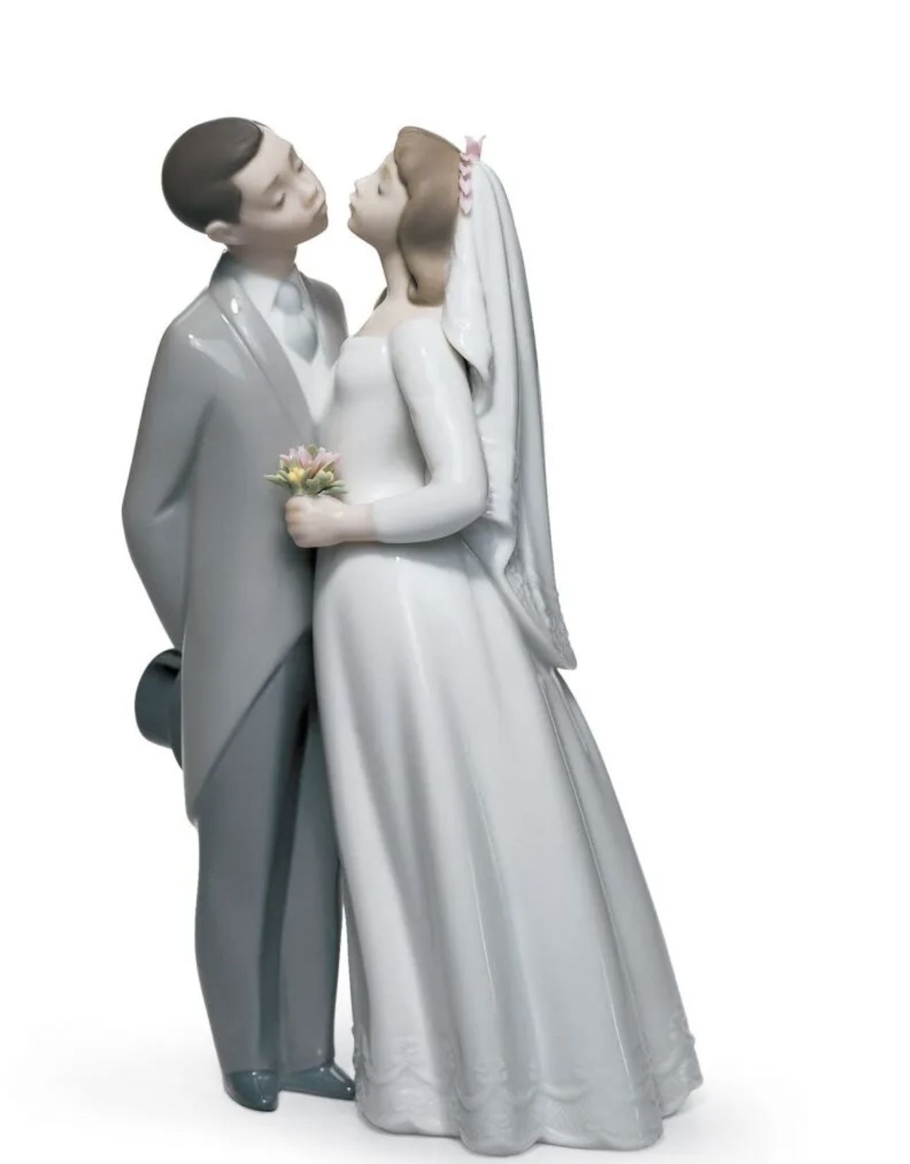 Lladro figurine A Kiss To Remember 