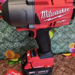 Milwaukee
M18 FUEL ONE-KEY 18V Lithium-Ion Brushless Cordless 1/2 in. Impact Wrench w Friction Ring w/5.0 ah Resistant Battery