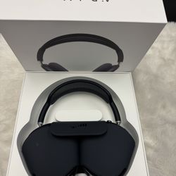 AirPods Max Midnight with Smart Case $550 They’re like brand new never been used just open box   💲Take it only paying $55 Today with ACIMA LEASING 💲