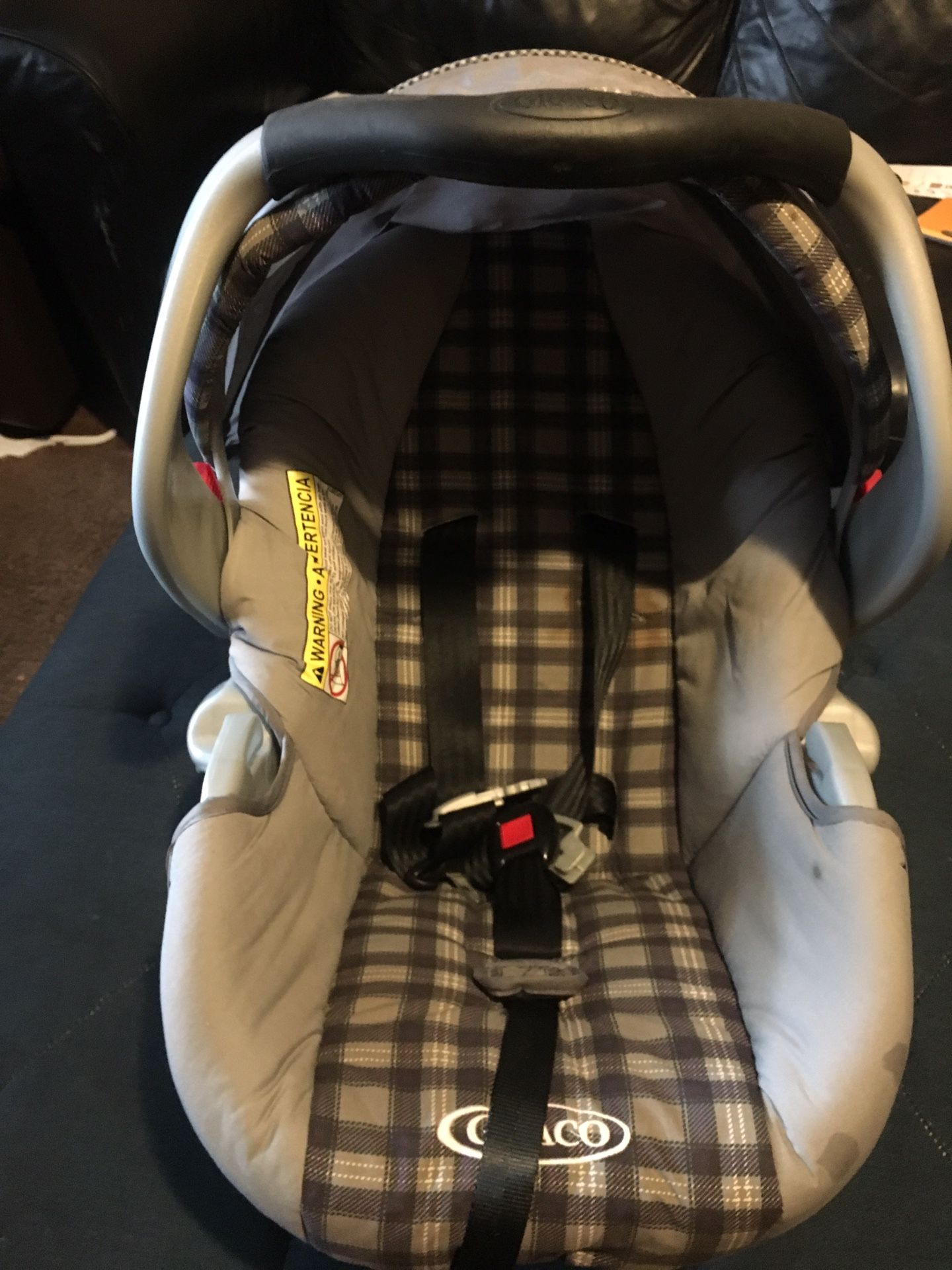 Graco infants car seat in a very good condition.