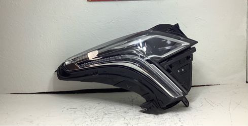 2017-2020 Cadillac XT5 right LED headlight (1AA)