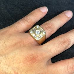 10k Gold Ring With Diamonds 8 Grams