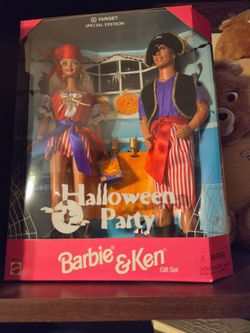 Barbie halloween set perfect, never been out of box old