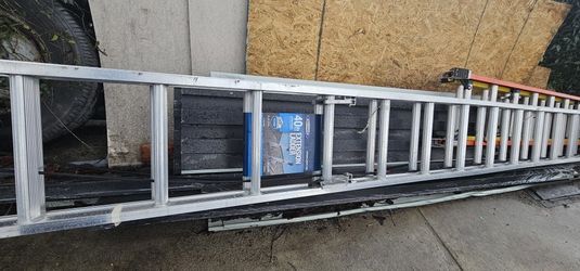 Warner 40 Foot Ladder Like New