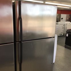 GE 18 Cu Ft Black And Stainless Steel Top And Bottom Fridge. 1 year Warranty 