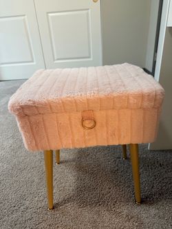 Vanity faux fur pink stool!!