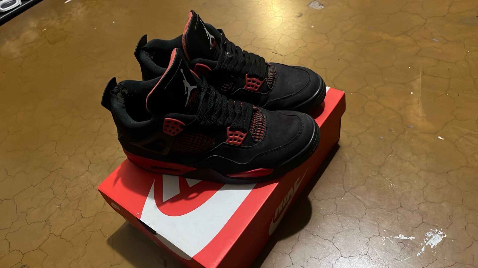 Jordan 4 Red Thunder