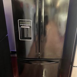 Black Whirlpool Fridge/ Nevera Negra Whirlpool 