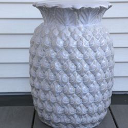Ceramic / Pottery White Chic Pineapple Outdoor Patio Garden Stool (Small Chip On Top Flourish Lip - Blends In)