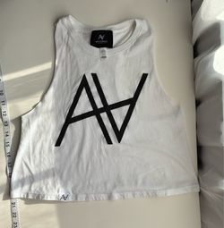Sporty white crop top