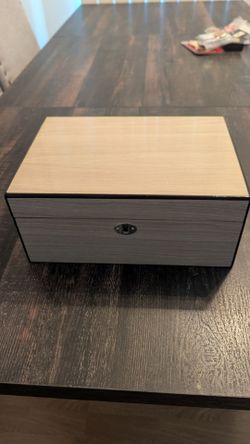 Jewelry box