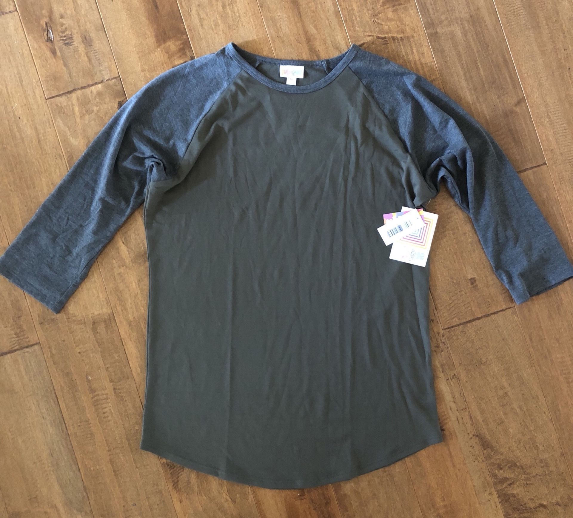 Brand NEW LuLaRoe Randy T-Shirt Top - $10 (SE Salem)