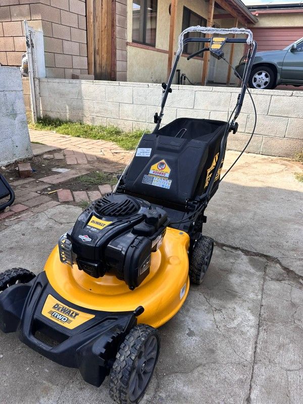 DEWALT\n21 150cc Briggs and Stratton\n625ex Engine Rear Wheel