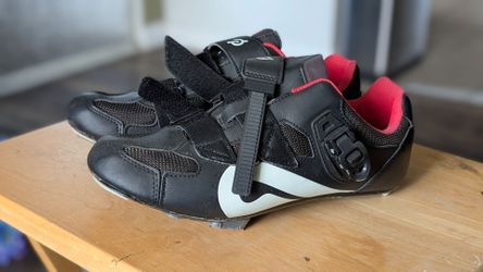 Peloton Cycling Shoes – Clip-In, Size 44 (US ~10.5-11)