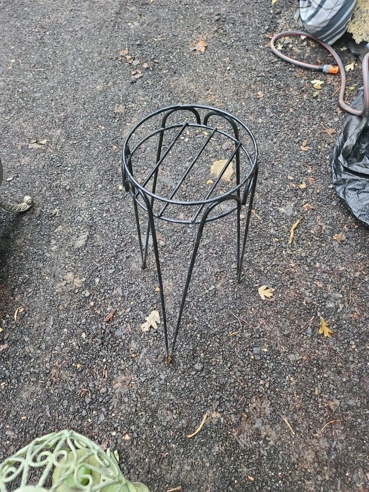 Flowers stand $15.