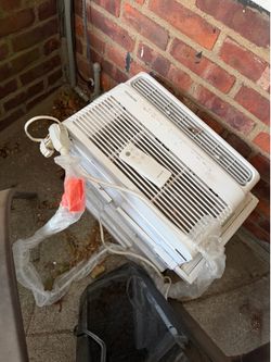 FRIGIDAIRE AC BRAND NEW USED 2x with remote