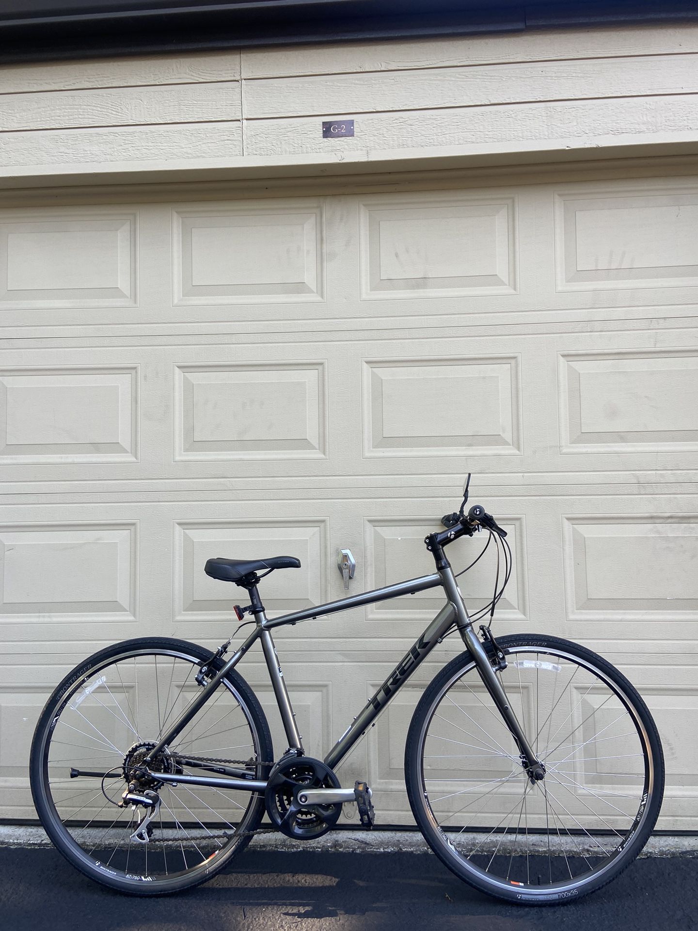 Trek FX 7.1 Hybrid Bike – 700c – 21-Speed – 20” Frame (51cm) Bicycle