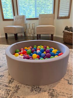 Toddler ball pit