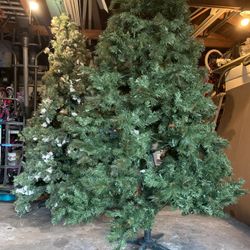 un arbol De Navidad mide 7 pies 