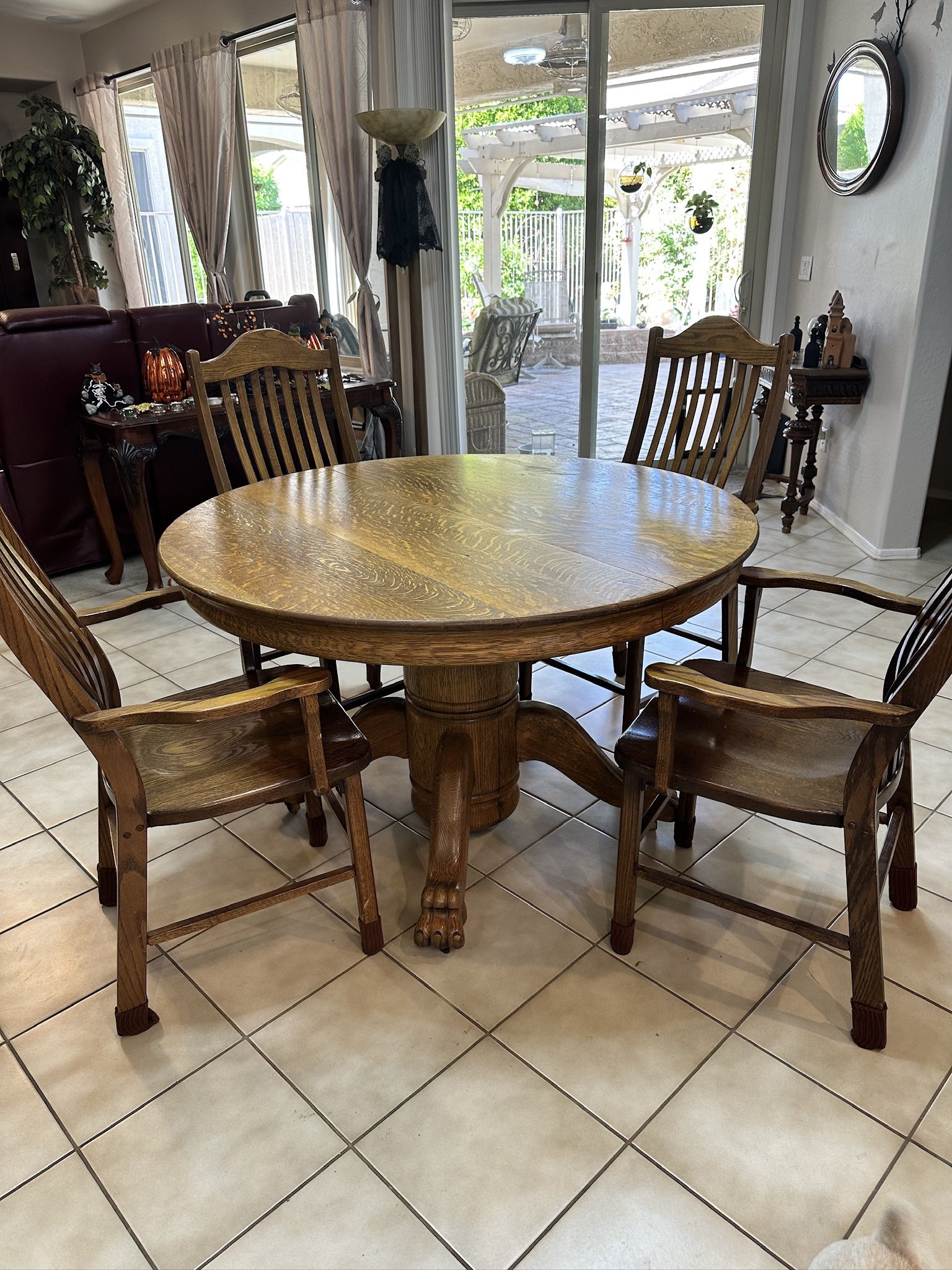 Expandable Oak Table With 4 Chairs