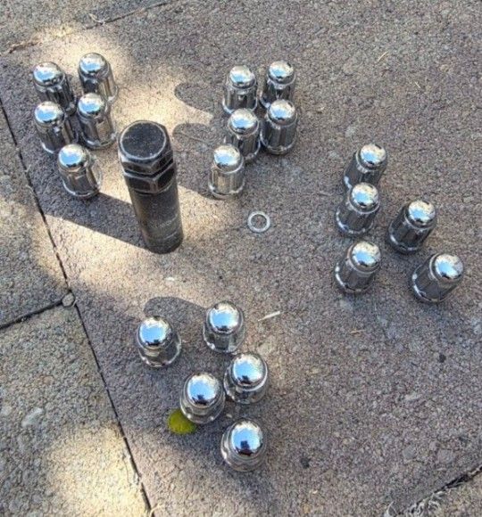 Lug Nuts 