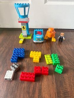 Toys-LEGO - Duplo: Jurassic World: T. Rex Tower