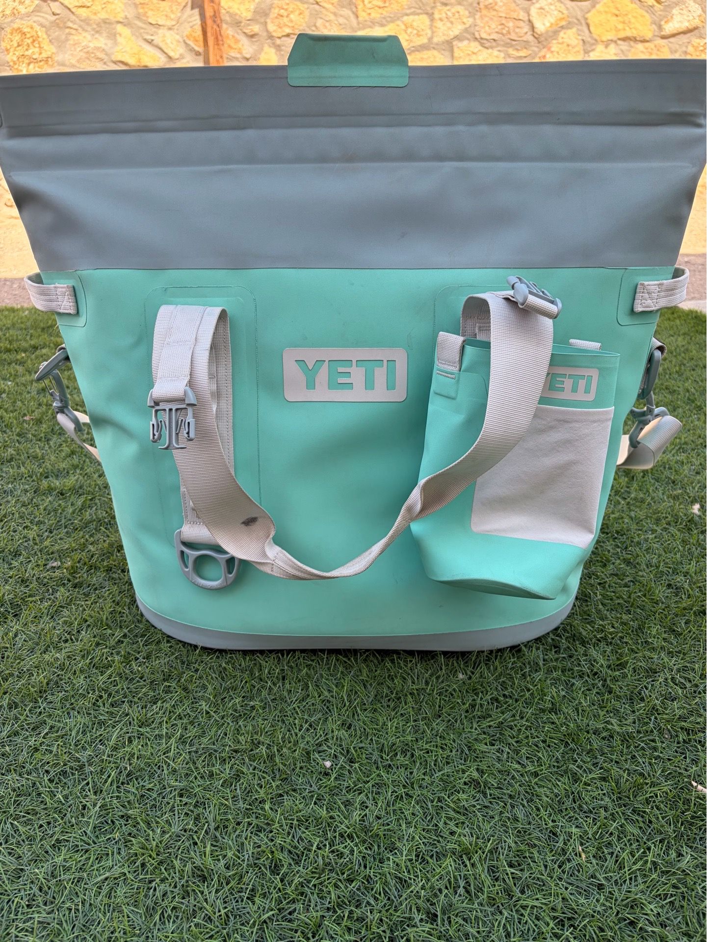 Yeti M30 with large bottle sling in seafoam green