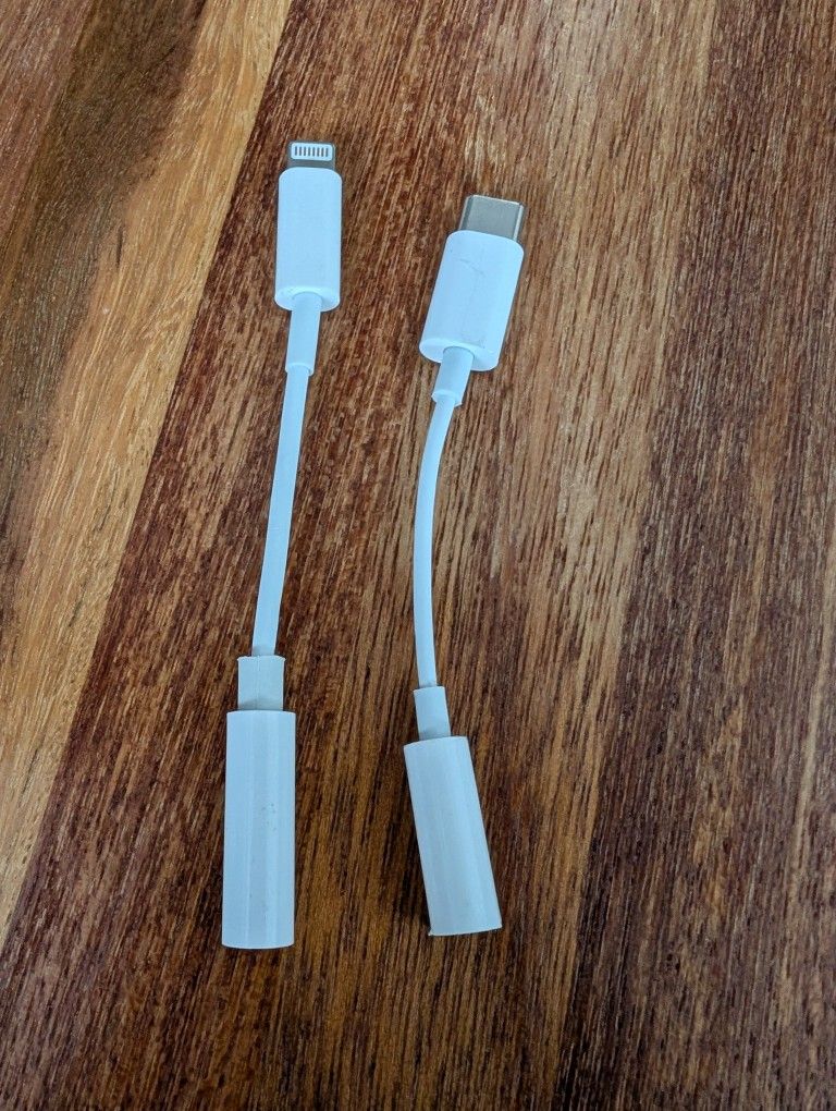 (2) 1/8" 3.5mm Headphone Converter dongles USB- C & Apple Lightening