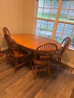 Oak Pedestal Dining Table w/ Leaf + 4 Windsor Chairs