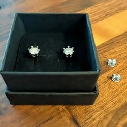 VVS1 Moissanite Stud Earrings (Tested)