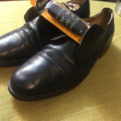 DOCKERS Premium Shoes Size 10W . Real Leather 