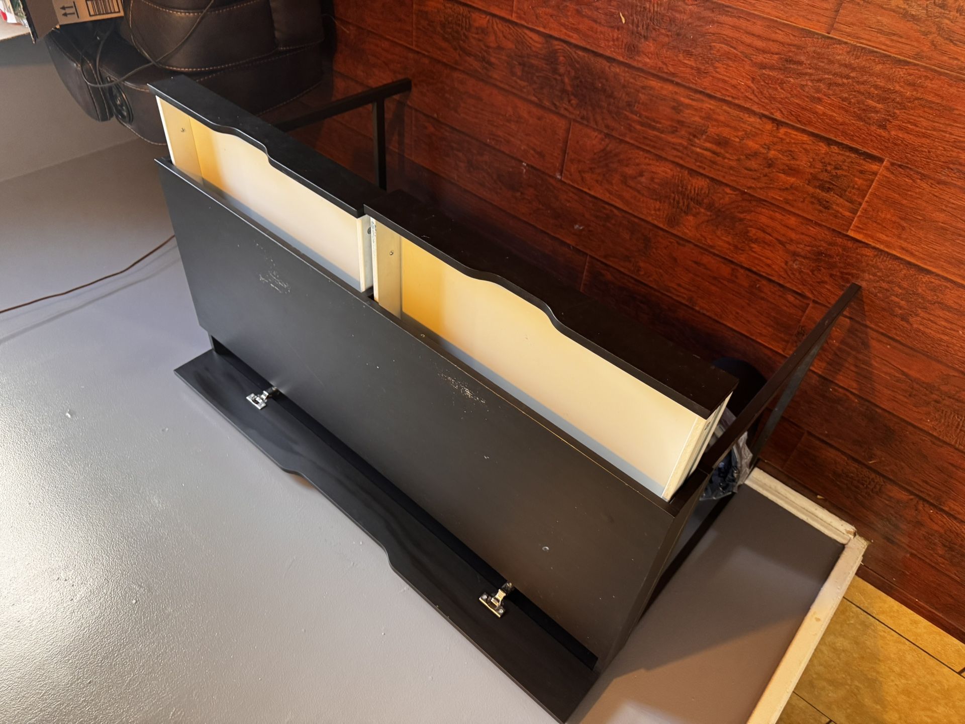 Black Desk