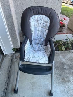 Graco 6-in-1 High Chair – Arrows Print – Excellent Condition
