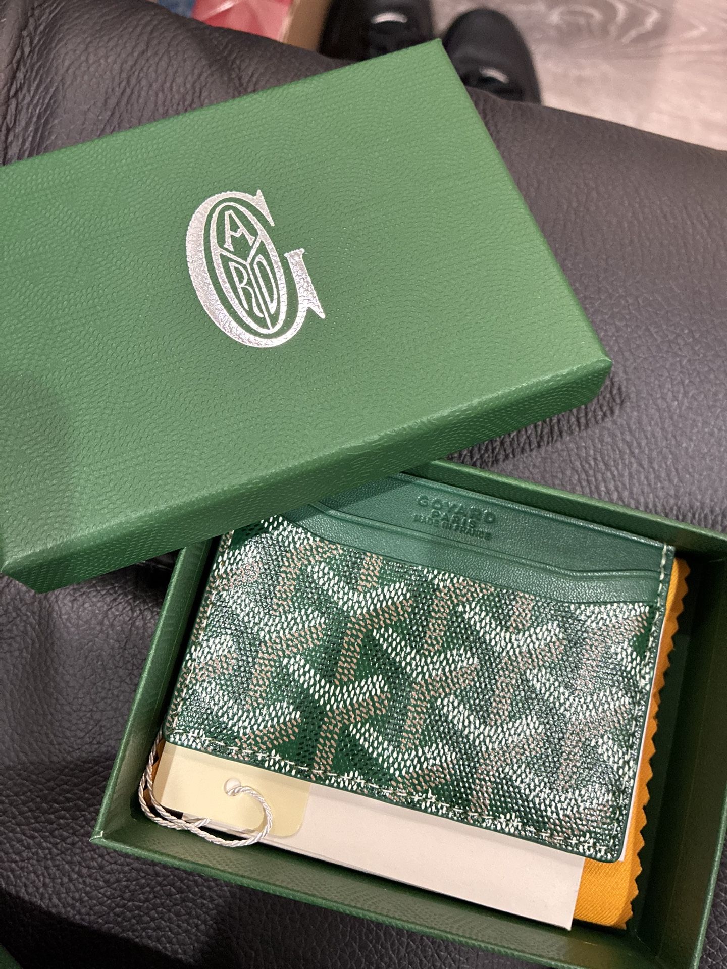 Wallets & Airpods