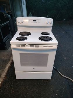 GE white range (stove/oven) - csn deliver
