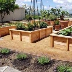 Custom Beautiful privacy wall Tomato Tower Planter Box Garden Bed Decor Outdoor Design cedar redwood 