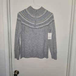 Brand New Juniors Sweater. Size Medium 