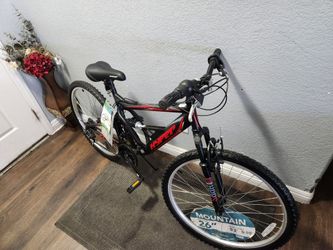Hyper Bike Shocker 26 18 Speed Mont Sports New Ready To Ride good condition