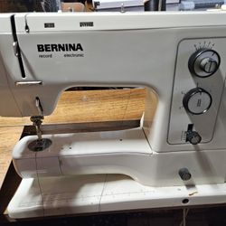 Bernina Sewing Machine With Cabinet