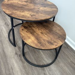 Round Nesting Coffee Table Set Reclaimed Wood 19” tall & 14” tall. Great condition. 