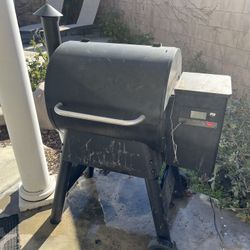 Traeger Pro 575 WIFI Grill With Cover.