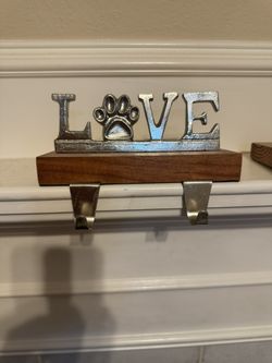 🐾 Pet Lover “LOVE” Metal & Wood Wall Hook – Cute & Functional!