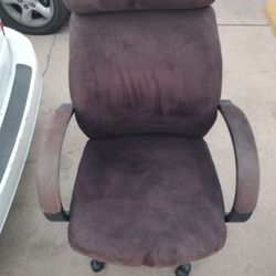 Office Chair Rolls Around Goes Up And Down Comfy No Offers No Trade 75th Ave Indian School $10 Cash