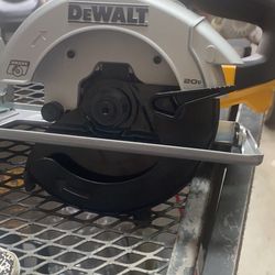 DEWALT 20-Volt MAX Cordless 6-1/2 in. Circular Saw (Tool-Only) solo herramienta