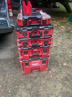 4 Milwaukee packout w/tools
