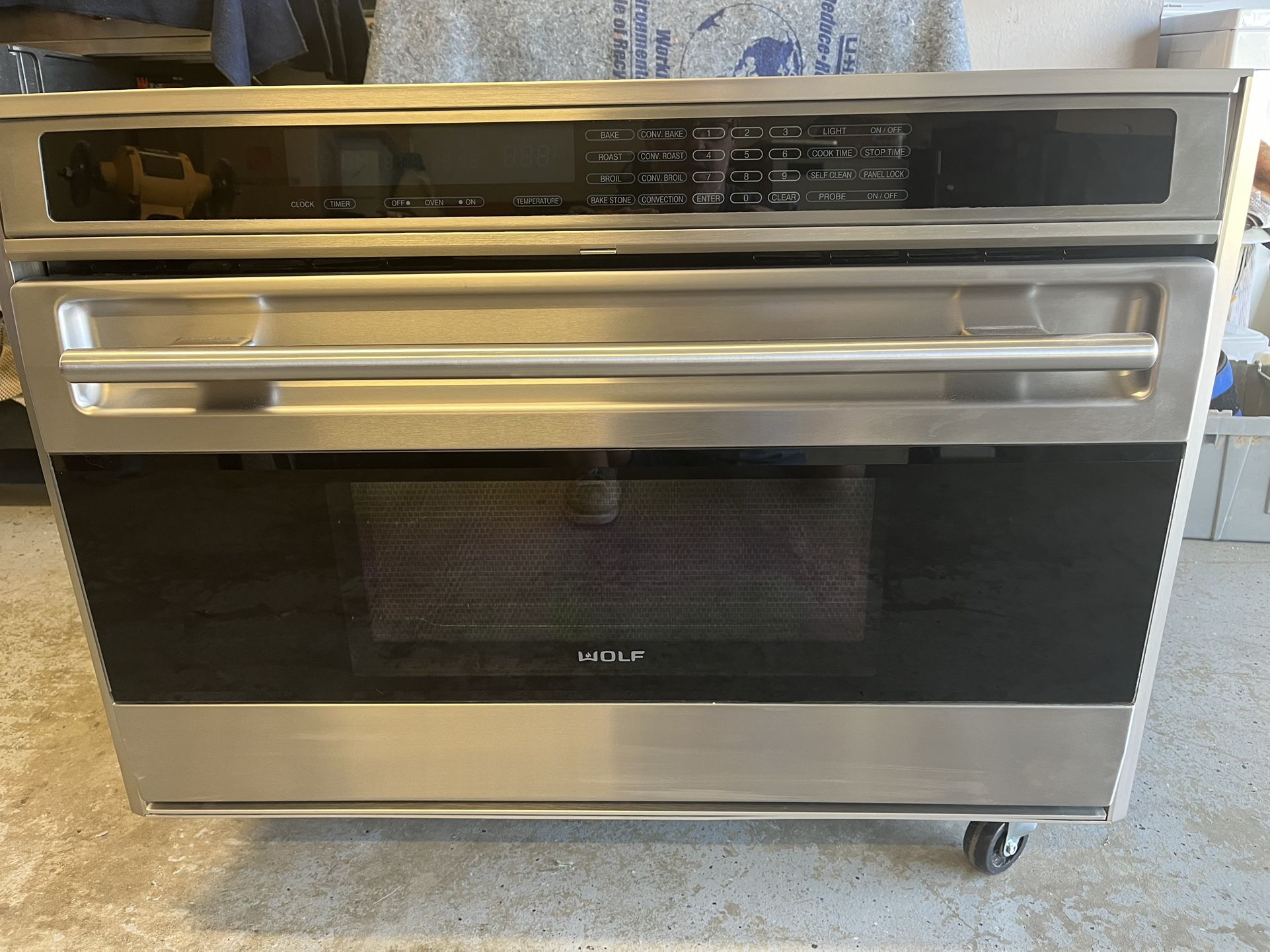 WOLF 36" Single Electric 220v Convection Wall Oven